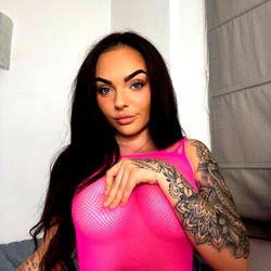 Pragtige Model in 'n Lusagtige Top - OnlyFans-Ster