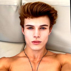 Sensuele Model uit London: Ontdek Leo 💦