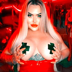 Pragtige Vroulike Model in Verleentheid - Miss Laura