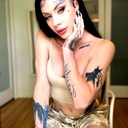 Sensuele Onbeplaktheid: 'Austin Summers' in 'n Skitterende Vertoning