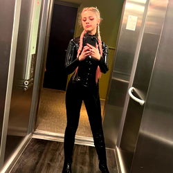Pragtige MistressMercyxox in Swart – 'n Sensuele OnlyFans Model