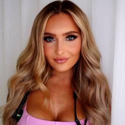 Pragtige Vrou met 'n Verleierskapasie