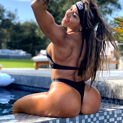 Pragtige vrou in 'n bikini - OnlyFans Model