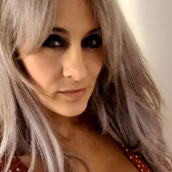 Pragtige Vrou in 'n Sensuele Opligting – OnlyFans Model