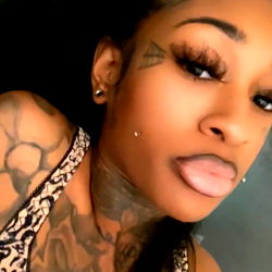 Pragtige Model met Dramatiese Tattoo's - OnlyFans Ster Kayyso 🥶👹