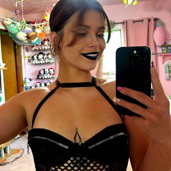 Pragtige Model in Striekende Diepte - OnlyFans