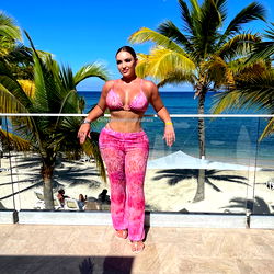 Sensuele Sahara Land in 'n Pragtige Rooi Ensui