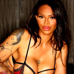 Pragtige Model in 'n Lus – OnlyFans Model Naam: HALLE HAYES