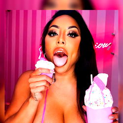 Sensuele Skouspel: 'theonlykiaramia' in 'n Verleentheid van Skouspel