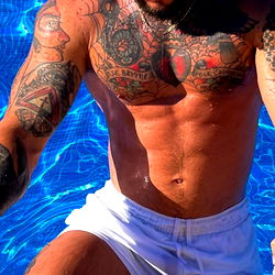 Lawrence London! 💦 237k PAGE LIKES 🏆 #1 photo