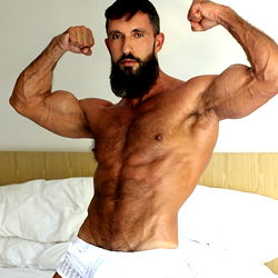 Sensuele Man met Baard in Abu Dhabi - OnlyFans Model