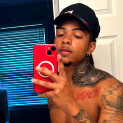 Boesomige Model in 'n Sexy Selfoon-Foto