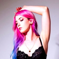 Pragtige Model in Swart - Een Unieke Afbeelding