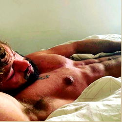 Foxxytommy🦊Free photo