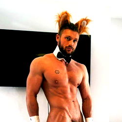 Speelse Model in Uitgesproken Sexy Pose