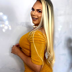 Pragtige Lange Haare - OnlyFans Model se Skitterende Uitbeelding