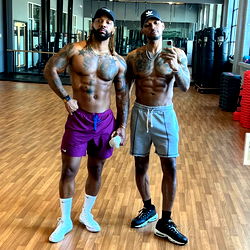 Verskeie Male Model in Fitnessentrum - Detailbeeld