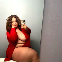 Pragtige vroue model in 'n rooi dress - OnlyFans Model