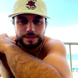 Sensuele Krag: Austin Wallace in 'n Strande Oppervlak