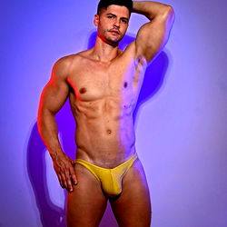 Pragtige Man in Stripmandjies - OnlyFans Model