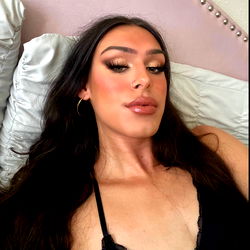 Pragtige Model in Lus met 'n Vinnige Aanraking