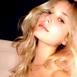 Pragtige Model van Laos - Scarlett✨