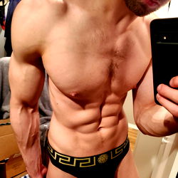 Verdomlik Stoer: 'Bl0nde Boi' in 'n Stadse Omblik