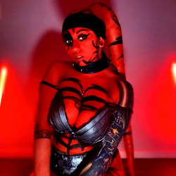 Pragtige Model in Swart Leer - Unieke Voorraad