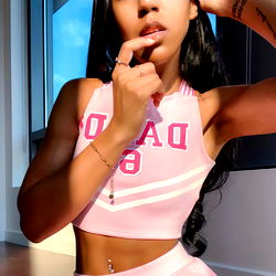 Pragtige Rooi Ensui-Model in OnlyFans-Stil