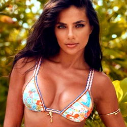 Pragtige Model in 'n Versierde Badpak - Aleyna Krezz