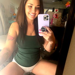 Sensuele Model in Groen - Unieke Foto!