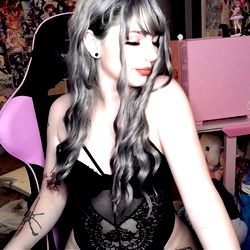 Pragtige OnlyFans Model in Donker Kleur