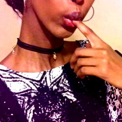 Pragtige Vrouelike Model in Swart - OnlyFans Inspirasie