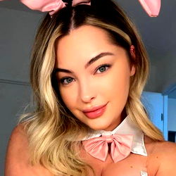 Pragtige Model met 'n Suip Geheime Skenkieskop