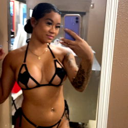 Pragtige OnlyFans Model in 'n Blote Swembrokie