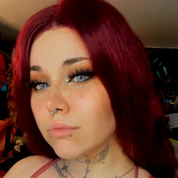 Pragtige Vrouelike Model met Strypes – OnlyFans