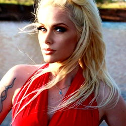 Pragtige Blondyn - Ontdek 'n Skitterende Model