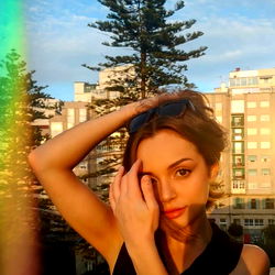 Pragtige Model in 'n Stadomgewing