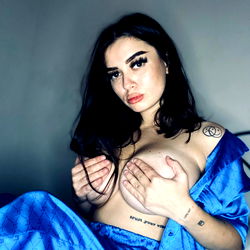 Pragtige Vrouelike Model in Roemeens Stijl - OnlyFans