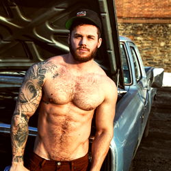 Geselle Model in 'n Opvallende Opstelling