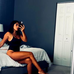 Pragtige Model in Donker Kleur - Bonnie&Clyde