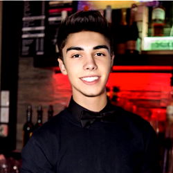 Model Oliver Knarf: 'n Boetiese Gesig vir OnlyFans