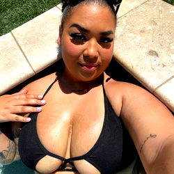 Pragtige Model in 'n Swart Bikini - Jaz🦋