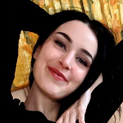 Pragtige Model in Texas: 'Aella' se Unieke Uitstraling