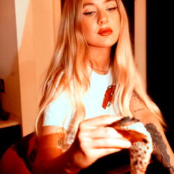 Pragtige Model met Boes op haar Ligte