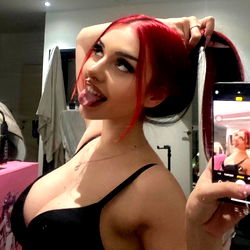 Pragtige OnlyFans Model – Nacre Victory