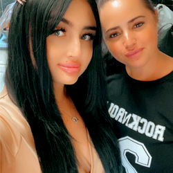 Pragtige Ma en Dogter in Swart Swee – OnlyFans Model