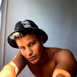 Pragtige Manlik Model - Denis Dosio se Sensuele Uitbeelding