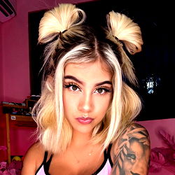 Pragtige OnlyFans Model - Cosplay Waifu Land