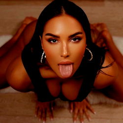 Pragtige Model in 'n Bad – 'n Unieke Ontdekking